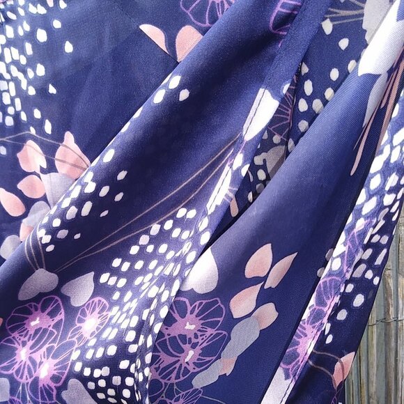 Forever 21 Women's Navy Floral Blouse with Peekaboo Shoulders - S/P - Picture 8 of 12